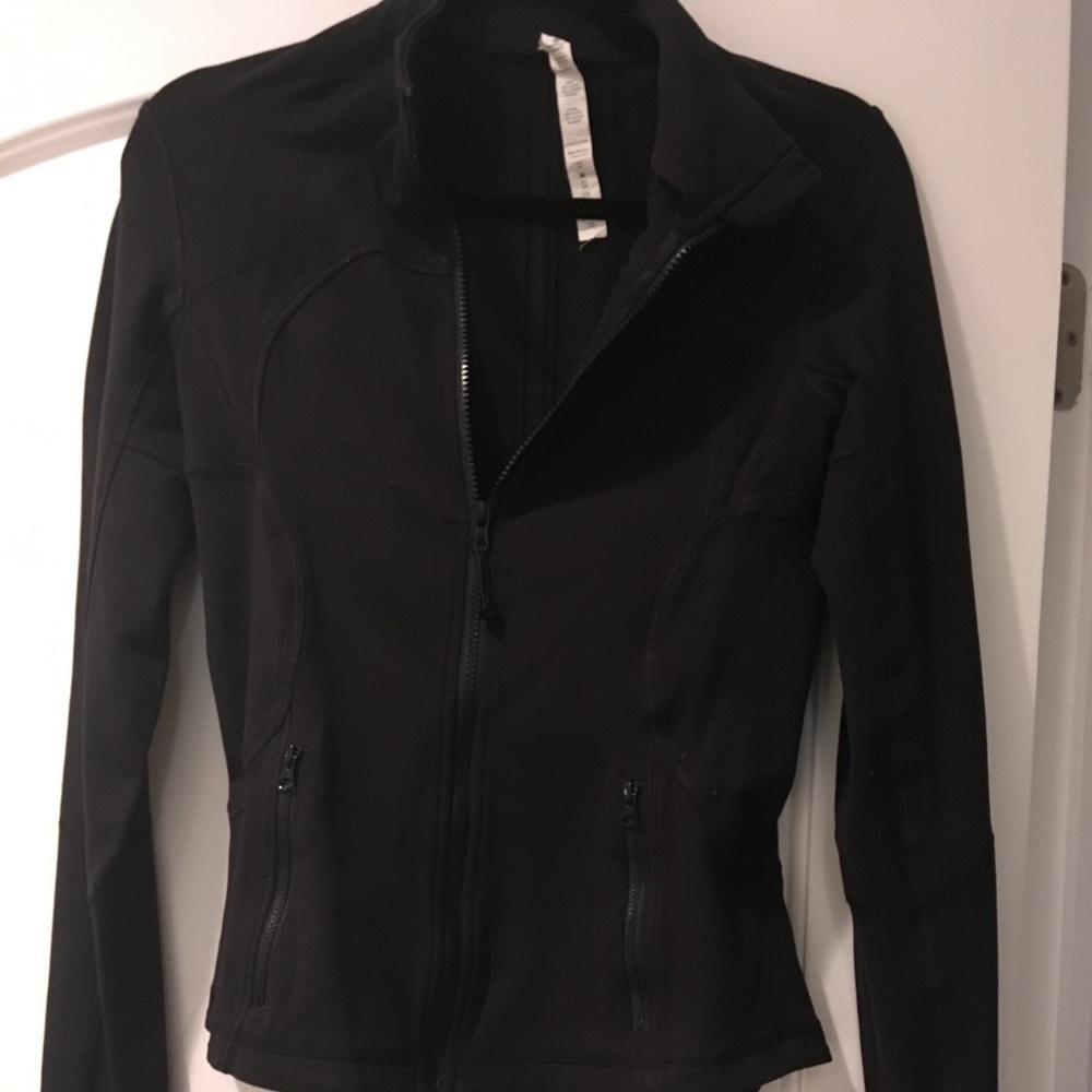 Lululemon black jacket. Barley worn sz 6